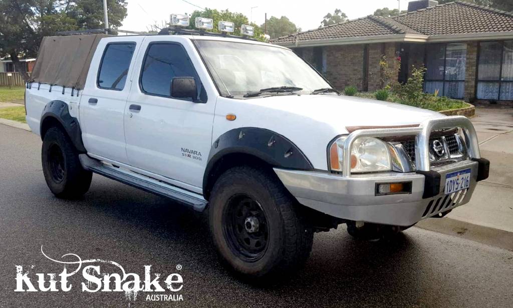 Kut Snake fender flares Nissan Navara D22 - 80 mm width - structured surface