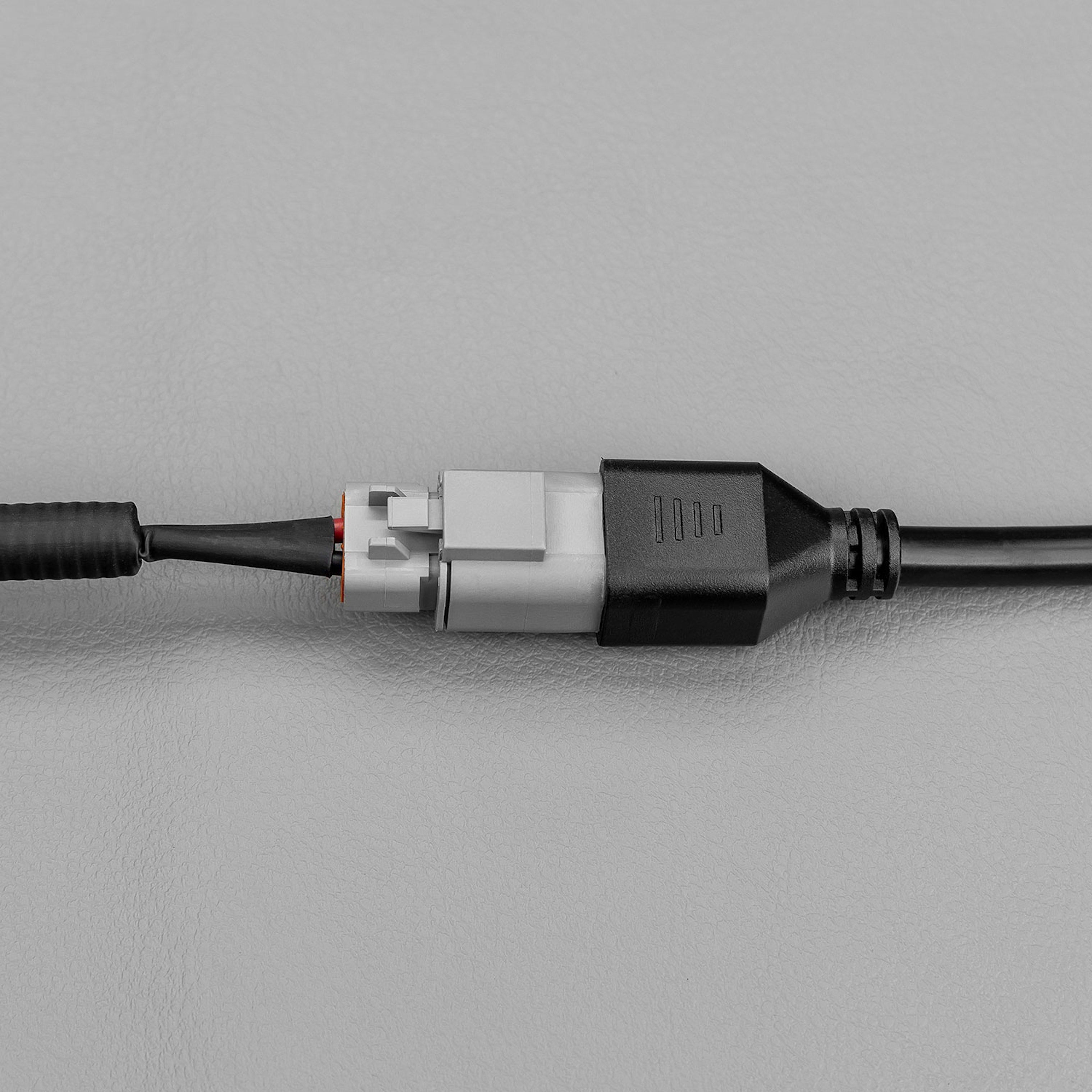 STEDI 2 zu 1 Adapter DT/DTP-Stecker / Verteiler | 2 Leuchten mit 1 Kabelbaum (1,5m)