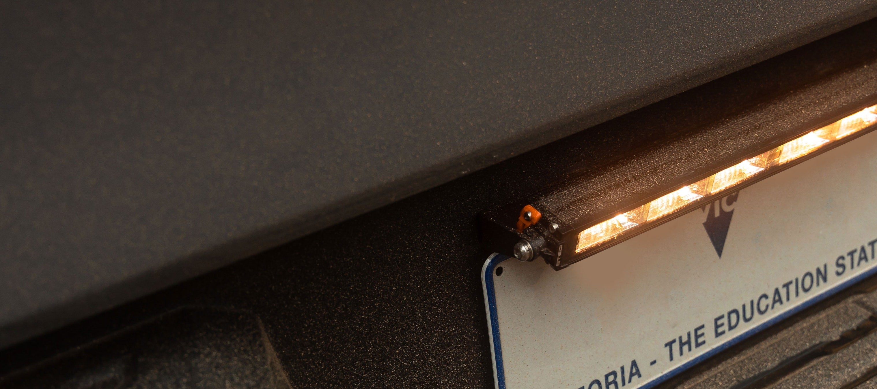 STEDI Kennzeichenhalter für Micro V2 LED Light Bar 13,9 Zoll
